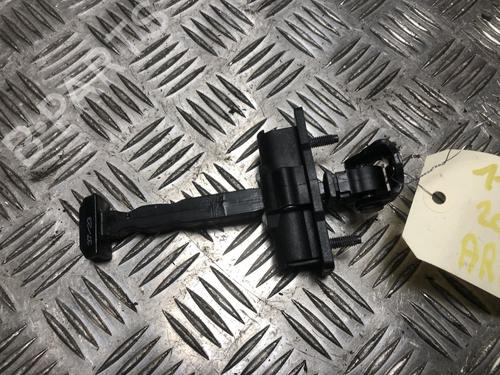 Used Hinge/Door check strap PEUGEOT 2008 II (UD_, US_, UY_, UJ_, UR_, UC_) 1.2 PureTech 130 (USHNS, URHNS) (130 hp) 32480888