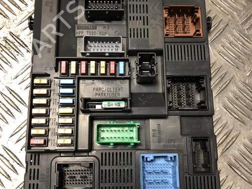 Used Fuse box PEUGEOT 308 II (LB_, LP_, LW_, LH_, L3_) 1.6 HDi 100 (99 hp) 31021835