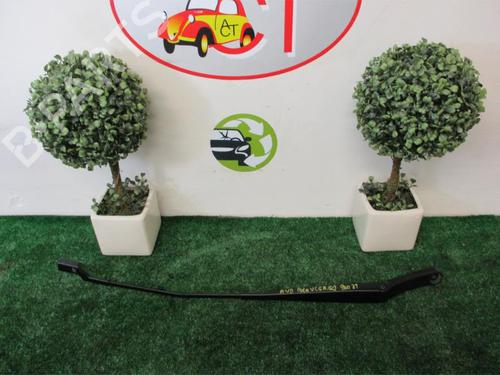 Used Front windshield wiper arm VW POLO V (6R1, 6C1) 1.2 (60 hp) 20630690