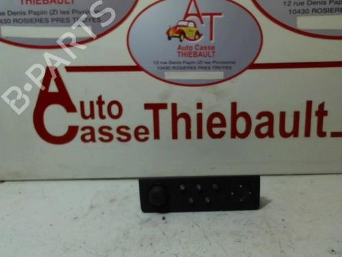 Used Switch RENAULT SCÉNIC II (JM0/1_) 1.9 dCi (JM0G, JM12, JM1G, JM2C) (120 hp) 13136572