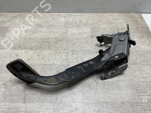 break-pedal-mitsubishi-pajero-iii-v7_w-v6_w-32-di-d-v68w-mr407322-1999-2000-2001-2002-2003-2004-2005-2006-2007-13263227 main image