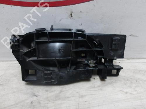 Venstre bagtil invendig håndtag PEUGEOT 2008 I (CU_) 1.2 PureTech 82 (82 hp) 12973923