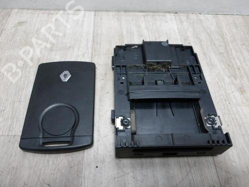 Used Electronic module RENAULT GRAND SCÉNIC III (JZ0/1_) 2.0 dCi (JZ0Y, JZ26) (150 hp) 13260861