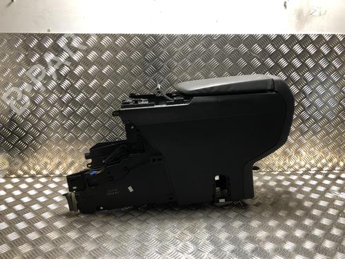 Consola central PEUGEOT 3008 I MPV (0U_) 1.6 HDi (114 hp) 31198803