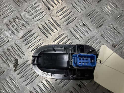 Right front window switch RENAULT MASTER III Van (FV) 2.3 dCi 110 FWD (FV0R, FV0W, FV1A) | BP36280349I26 - Image 2
