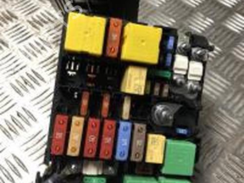 Used Fuse box PEUGEOT 308 II (LB_, LP_, LW_, LH_, L3_) 1.6 HDi 100 (99 hp) 30796928
