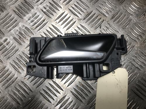 Used Front left interior door handle PEUGEOT 2008 II (UD_, US_, UY_, UJ_, UR_, UC_) 1.2 PureTech 130 (USHNS, URHNS) (130 hp) 32492740