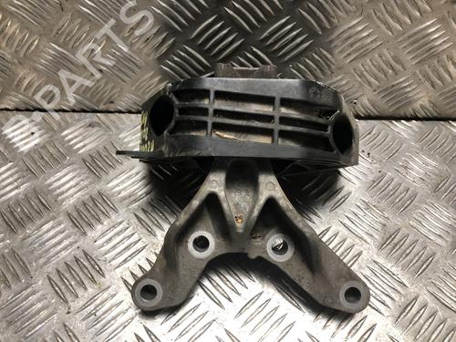 Used Engine mount Engine mount PEUGEOT 208 II (UB_, UP_, UW_, UJ_) 1.2 PureTech 100 (101 hp) 35981786 35981786