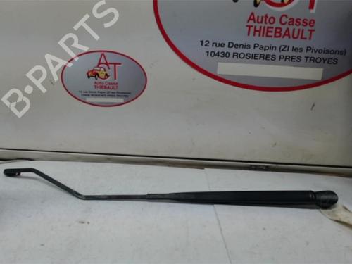 Used Front windshield wiper arm PEUGEOT 1007 (KM_) 1.6 HDi (109 hp) 13266471