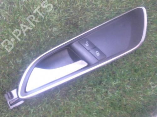 Used Front left interior door handle MERCEDES-BENZ GLA-CLASS (X156) GLA 180 CDI / d (156.912) (109 hp) 13037733