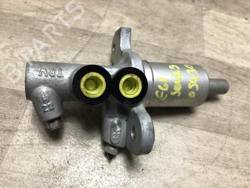 Used Brake master cylinder BMW 5 Touring (E61) 525 d (197 hp) 23872857