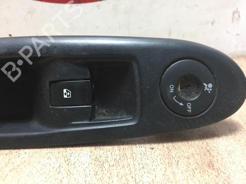 Used Right front window switch RENAULT CLIO II (BB_, CB_) 1.4 16V (B/CB0P, BB13) (98 hp) 13294142