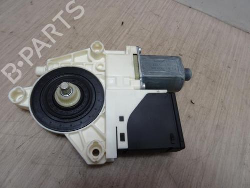 Used Right rear window motor RENAULT MEGANE III Hatchback (BZ0/1_, B3_) 1.5 dCi (BZ09, BZ0D, BZ1W, BZ29, BZ14) (110 hp) 29264896