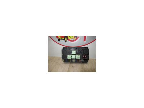 Zekeringkast LAND ROVER RANGE ROVER III (L322) 4.4 4x4 (286 hp) 12983725