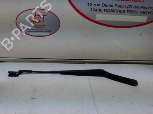Used Front windshield wiper arm VW POLO V (6R1, 6C1) 1.2 (60 hp) 13137040