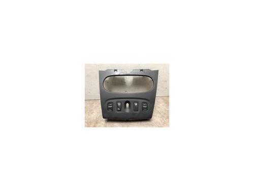 Used Switch DACIA SANDERO II TCe 90 (B8M1, B8MA, B8AC) (90 hp) 20634844