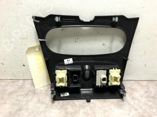 Used Switch DACIA SANDERO II TCe 90 (B8M1, B8MA, B8AC) (90 hp) 20617208