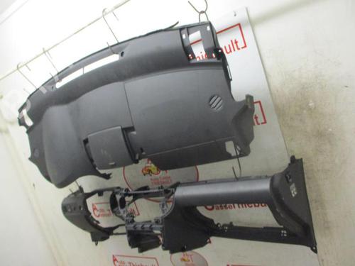 Dashboard TOYOTA COROLLA Verso (ZER_, ZZE12_, R1_) 2.2 D-4D (AUR10_, AUR10R) | BP12964303C46