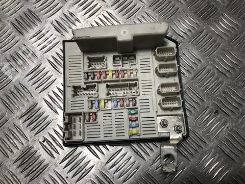 Used Fuse box Fuse box RENAULT SCÉNIC II (JM0/1_) 2.0 (JM05, JM0U, JM1N, JM1U, JM2V) (135 hp) 33245332 33245332