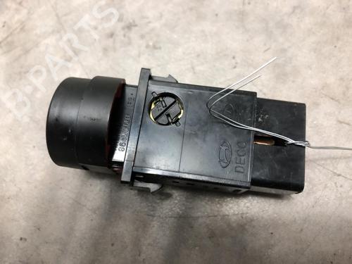 Used Warning switch KIA SORENTO I (JC) 2.5 CRDi 4WD (140 hp) 20621875