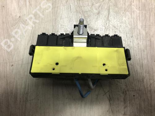 Used Fuse box Fuse box 37509533 37509533