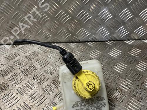 Used Brake fluid reservoir Brake fluid reservoir 37715540 37715540