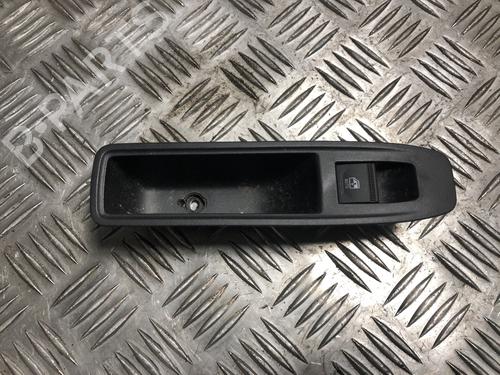 right-rear-window-switch-renault-captur-ii-hf_-2020-33547503 main image
