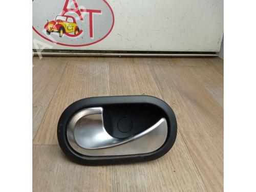 Venstre bak invendig håndtak RENAULT TWINGO III (BCM_, BCA_) 0.9 TCe 90 (BCM9, BCM2) | BP13036458I15 