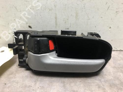 Used Front left interior door handle SUZUKI GRAND VITARA II (JT, TE, TD) 1.9 DDiS All-wheel Drive (JT419, TD44, JB419WD, JB419XD,... (129 hp) 20617156