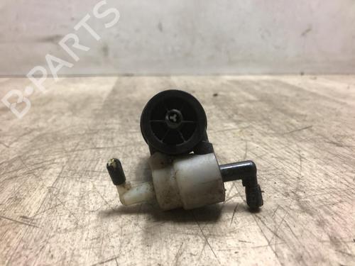 Used Washer pump VW POLO IV (9N_, 9A_) 1.2 12V (64 hp) 25305652