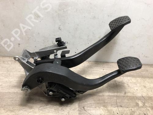 Used Pedal BMW 1 (E81) 118 d (143 hp) 23873160