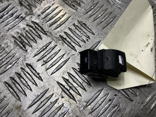 Used Left rear window switch Left rear window switch CITROËN C3 III Van (SX_, SY_) BlueHDi 100 (102 hp) 33917469 33917469