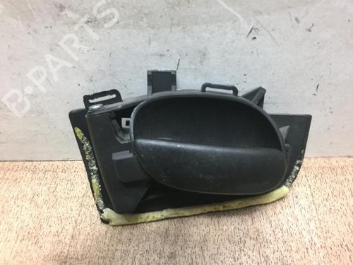 Venstre bagtil invendig håndtag PEUGEOT 206 Hatchback (2A/C) 1.4 i (75 hp) 13037990