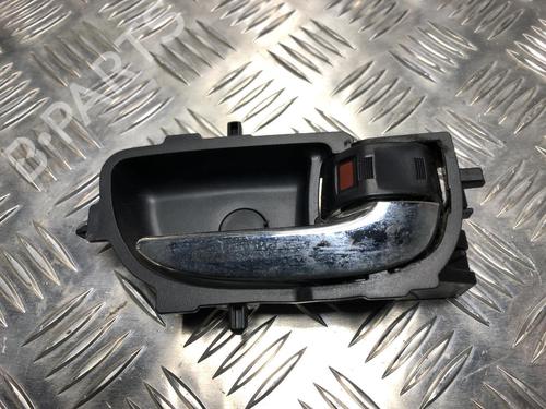 Used Front right interior door handle TOYOTA YARIS (_P9_) 1.4 D-4D (NLP90_, NLP90R) (90 hp) 23036827