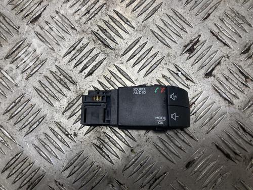 Used Switch DACIA SANDERO II TCe 90 (B8M1, B8MA, B8AC) (90 hp) 31204592