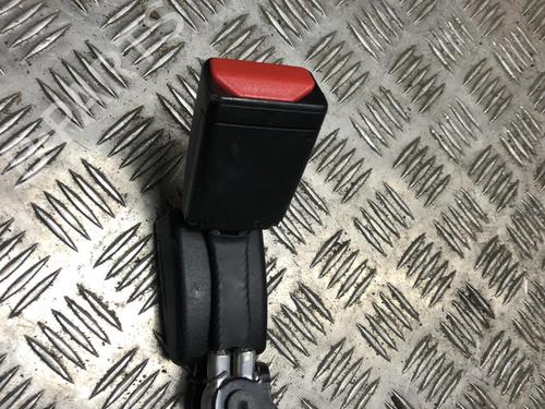 Used Seat buckle PEUGEOT 2008 I (CU_) 1.6 HDi (92 hp) 31198414