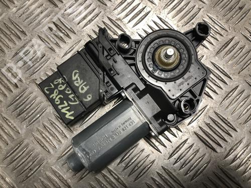 Motor do elevador de vidro trás direito Motor do elevador de vidro trás direito VW GOLF VI (5K1) 1.6 TDI (105 hp) 34267078 34267078