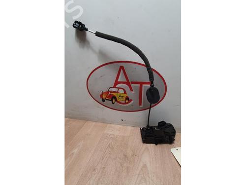 Høyre foran lås RENAULT CAPTUR I (J5_, H5_) 0.9 TCe 90 (90 hp) 13283969