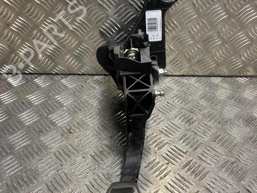 Pédale d'embrayage PEUGEOT 2008 II (UD_, US_, UY_, UJ_, UR_, UC_) 1.5 BlueHDI 100 (102 hp) 31875295