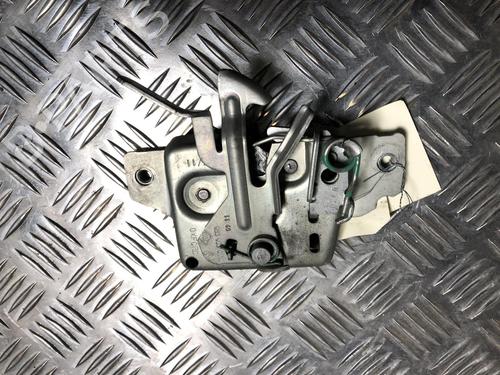 Used Hood lock RENAULT CLIO III (BR0/1, CR0/1) 1.6 16V (BR05, BR0B, BR0Y, BR15, BR1J, BR1M, BR1Y, CR0B,... (112 hp) 31244522