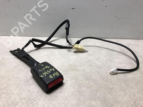 Used Seat buckle TOYOTA YARIS (_P9_) 1.3 VVT-i (SCP90_, SCP90R) (87 hp) 20612796