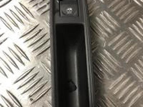 Used Right rear window switch RENAULT CLIO V (B7_) 1.0 TCe 90 (B7MT) (91 hp) 30765331