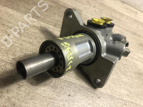 Used Brake master cylinder BMW 1 (E81) 118 d (143 hp) 15785301