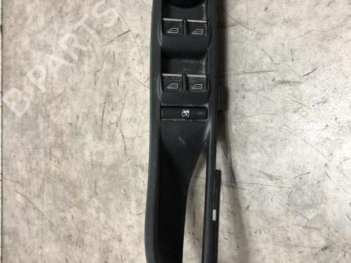 Venstre fortil elrude kontakt FORD FOCUS III 1.6 TDCi (95 hp) 31196656