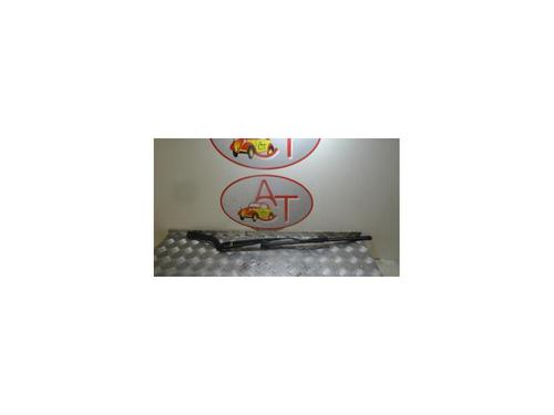 Used Front windshield wiper arm RENAULT TWINGO III (BCM_, BCA_) 1.0 SCe 70 (BCMB) (69 hp) 13275824