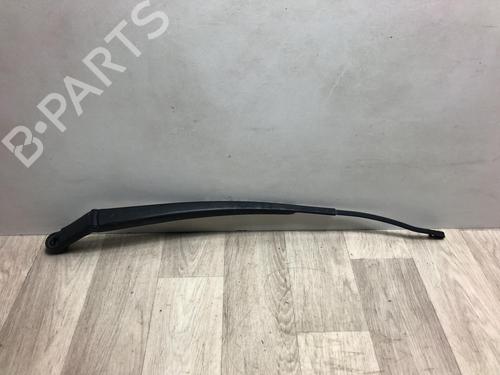 Used Front windshield wiper arm TOYOTA YARIS (_P9_) 1.3 VVT-i (SCP90_, SCP90R) (87 hp) 20612779