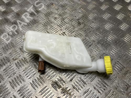 deposito-del-liquido-de-frenos-citroen-c4-cactus-2014-32330114 main image