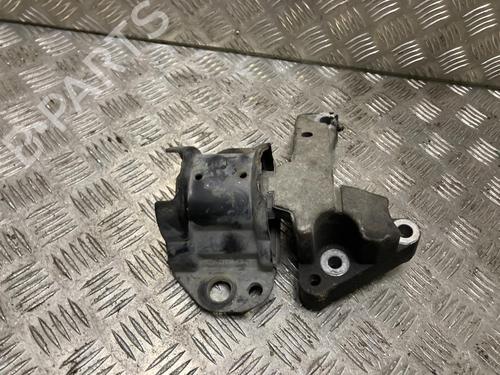 Used Engine mount Engine mount RENAULT CLIO II (BB_, CB_) 1.2 (BB0A, BB0F, BB10, BB1K, BB28, BB2D, BB2H, CB0A,... (58 hp) 33988941 33988941