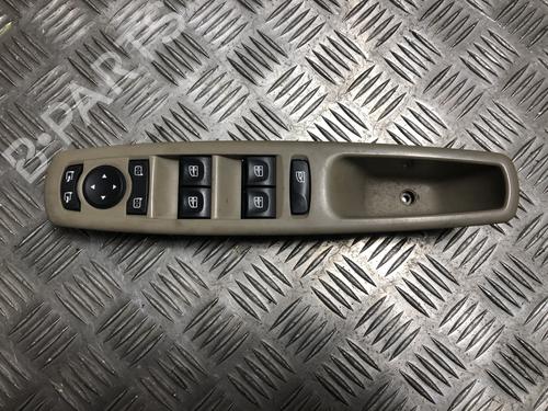 Mando elevalunas delantero izquierdo Mando elevalunas delantero izquierdo RENAULT SCÉNIC III (JZ0/1_) 1.5 dCi (106 hp) 33984373 33984373