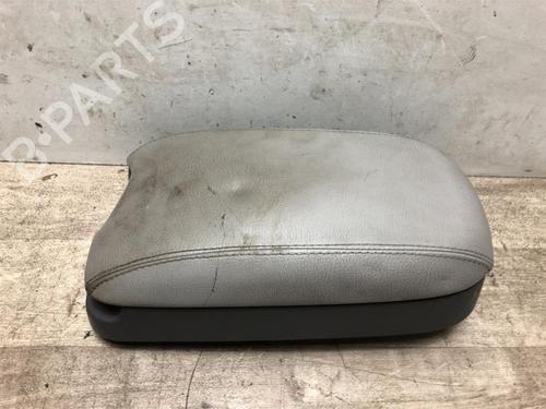 Used Armrest / Center console HYUNDAI SANTA FÉ I (SM) 2.0 CRDi (113 hp) 23871620